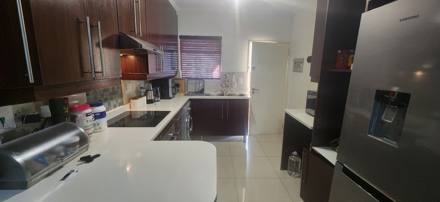 To Let 2 Bedroom Property for Rent in Greenstone Hill Gauteng