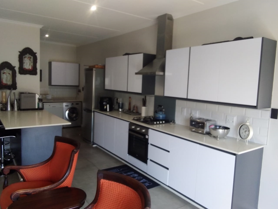3 Bedroom Property for Sale in Amorosa Gauteng