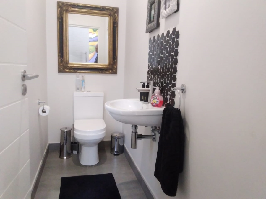 3 Bedroom Property for Sale in Amorosa Gauteng