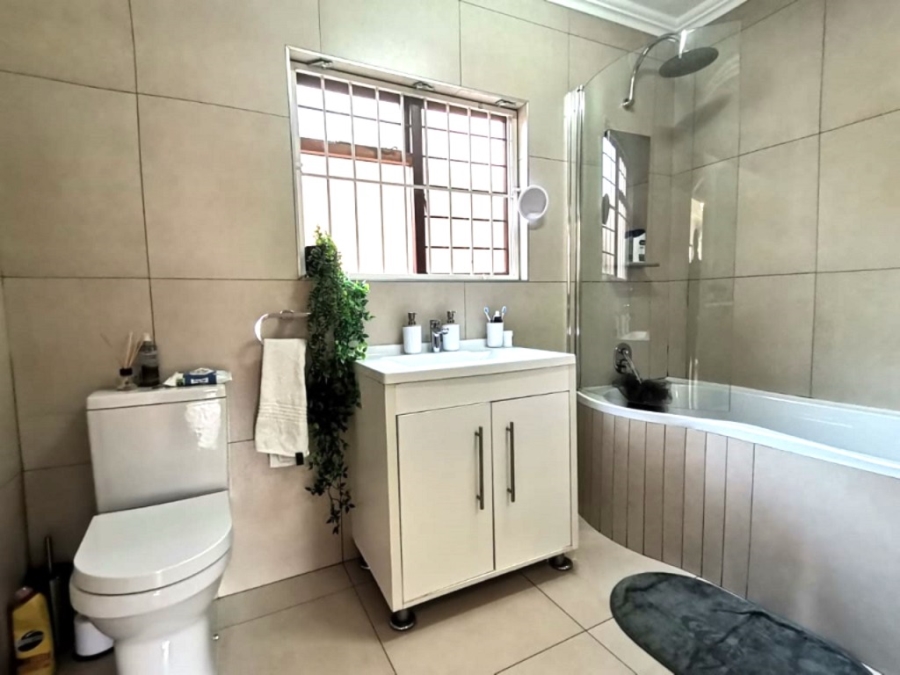 1 Bedroom Property for Sale in Bassonia Gauteng