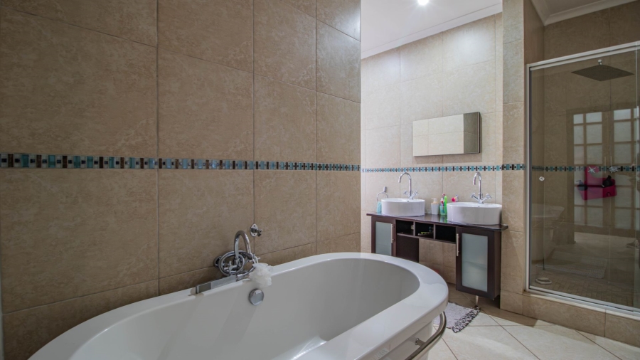 4 Bedroom Property for Sale in Greenstone Hill Gauteng