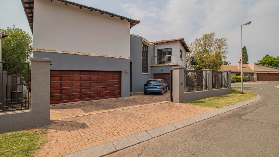 4 Bedroom Property for Sale in Greenstone Hill Gauteng