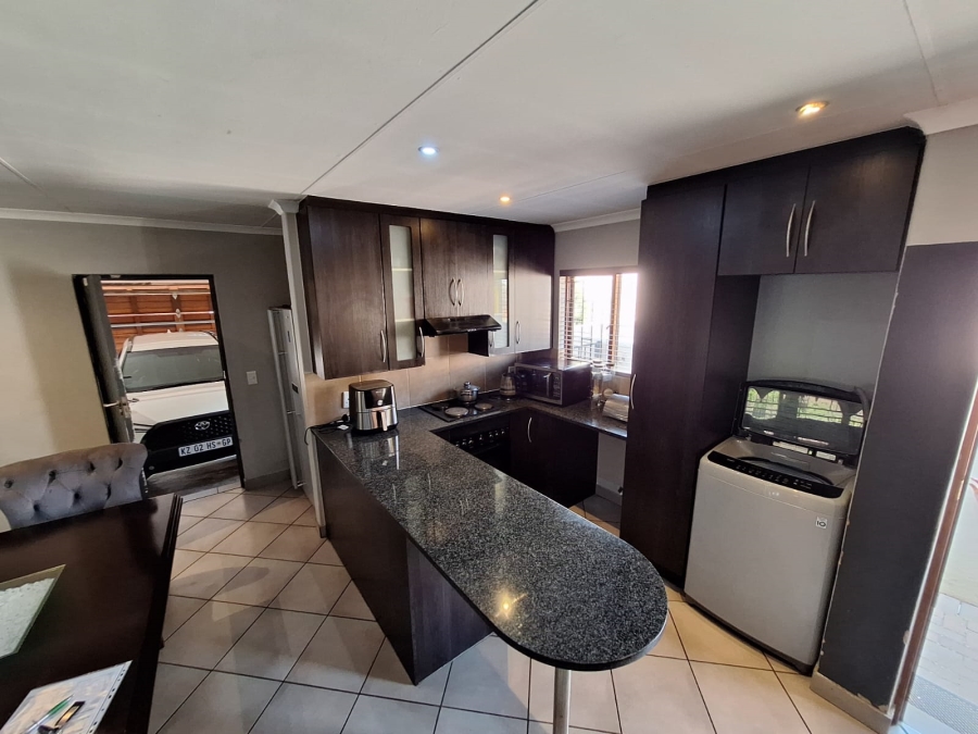 3 Bedroom Property for Sale in Thatchfield Estate Gauteng