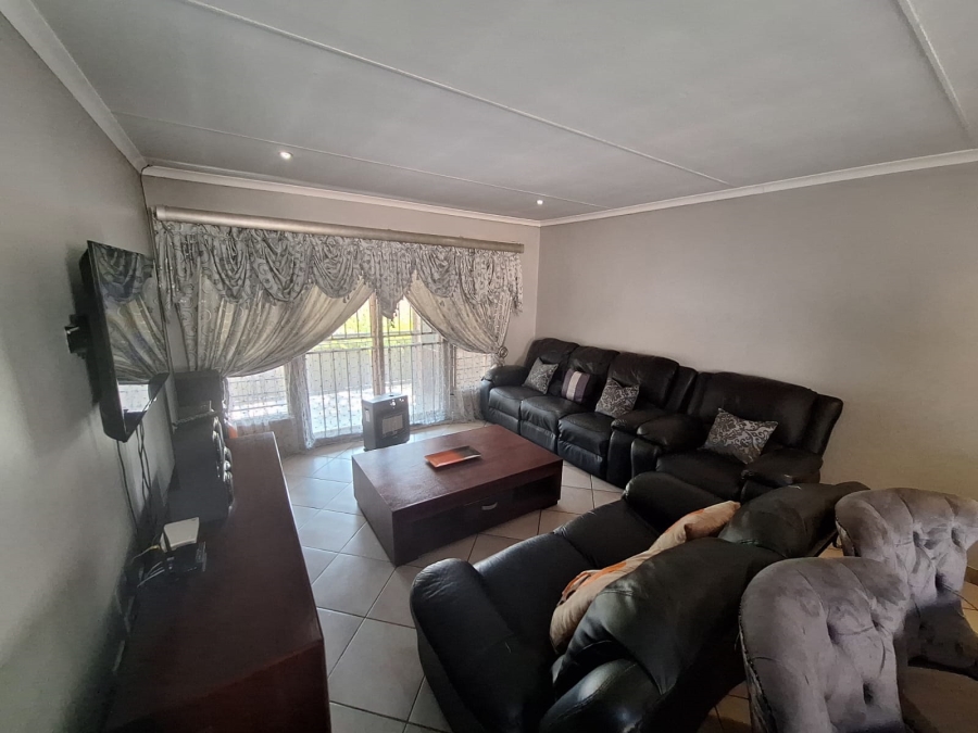 3 Bedroom Property for Sale in Thatchfield Estate Gauteng