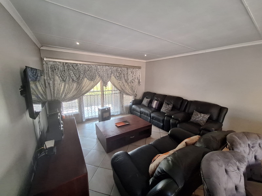 3 Bedroom Property for Sale in Thatchfield Estate Gauteng
