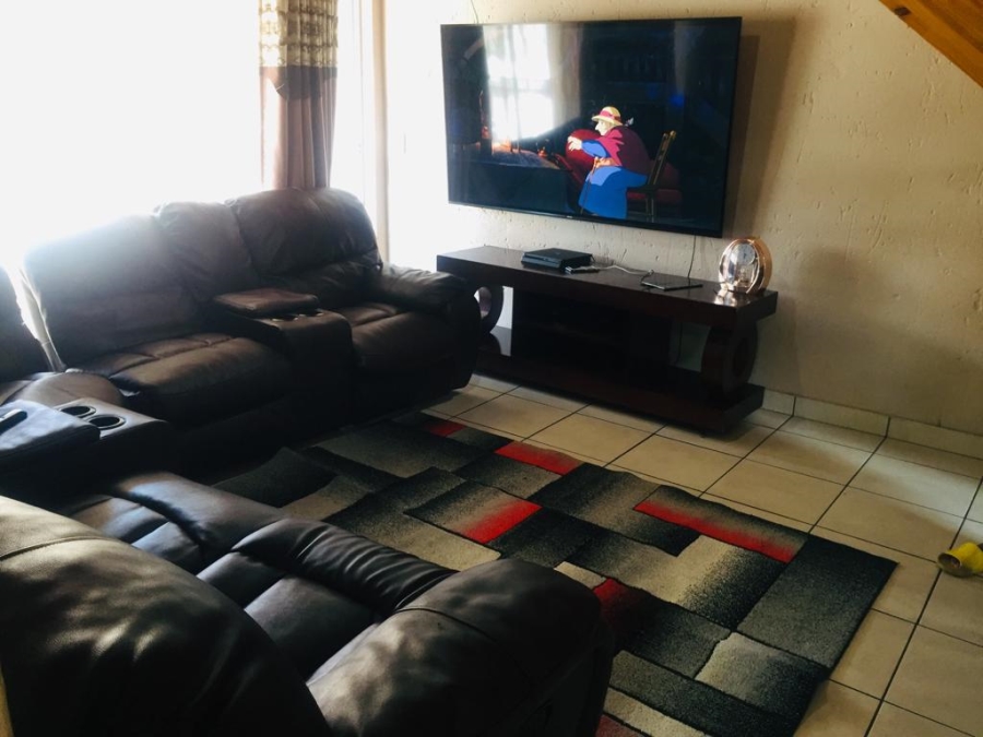 2 Bedroom Property for Sale in Noordwyk Gauteng