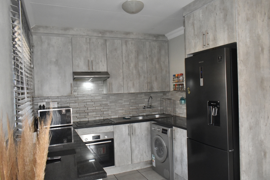 2 Bedroom Property for Sale in Andeon Gauteng