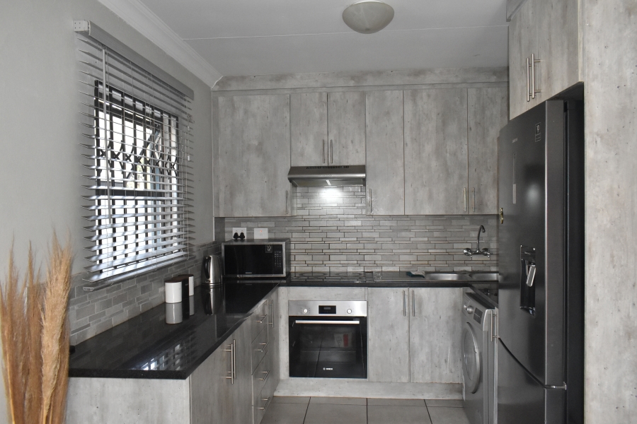 2 Bedroom Property for Sale in Andeon Gauteng