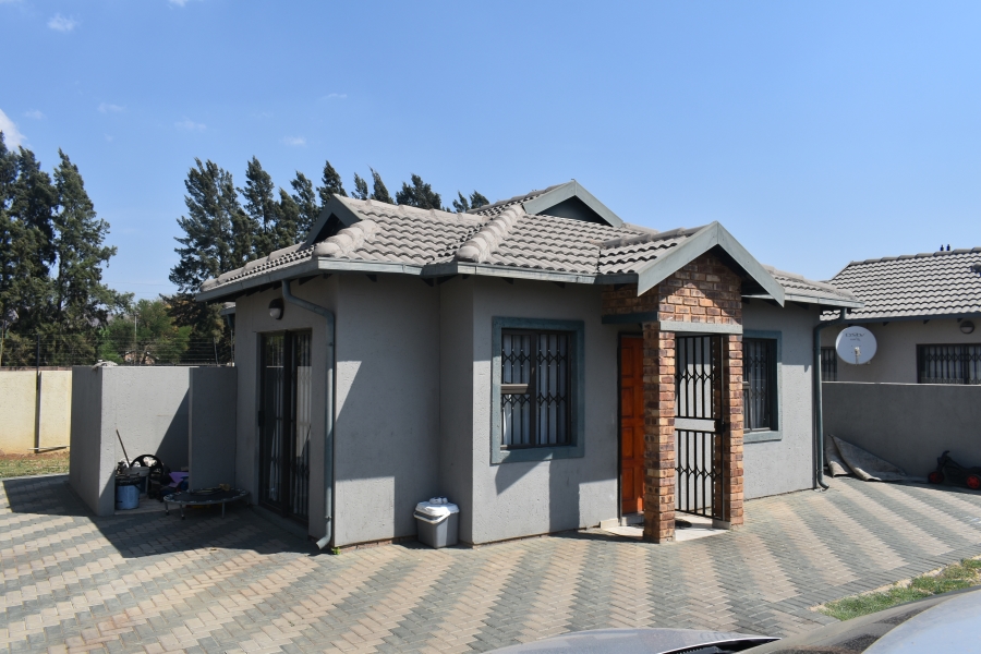 2 Bedroom Property for Sale in Andeon Gauteng