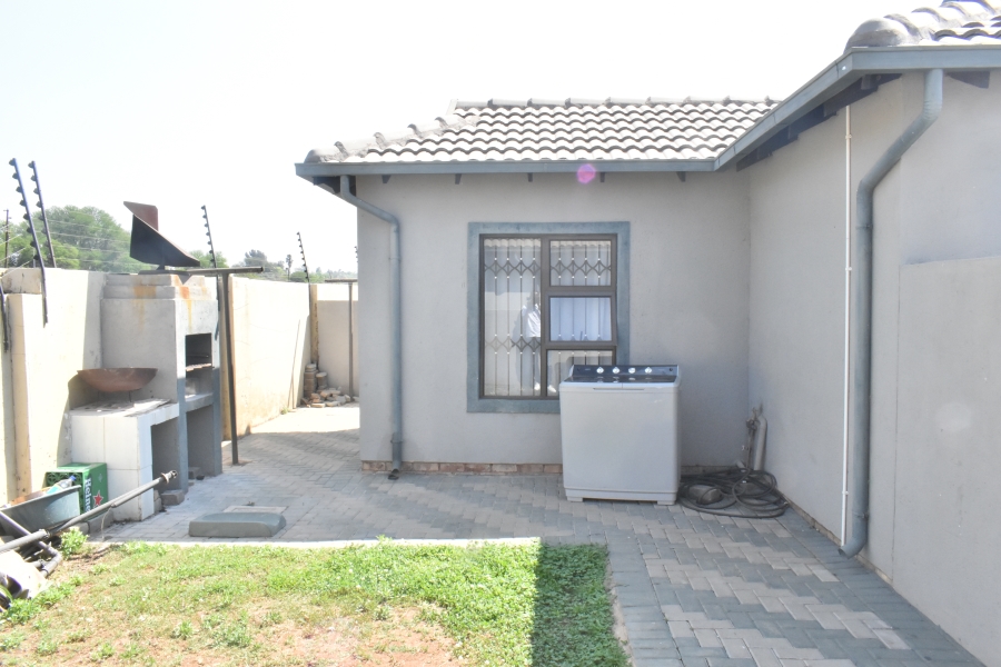 2 Bedroom Property for Sale in Andeon Gauteng