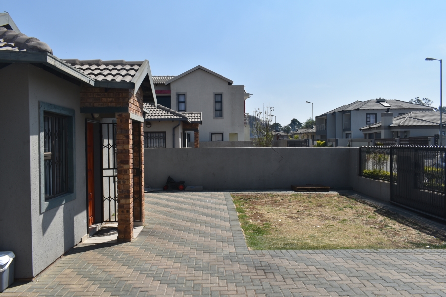 2 Bedroom Property for Sale in Andeon Gauteng