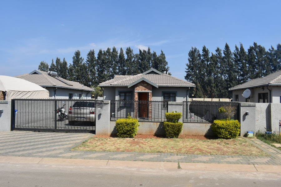 2 Bedroom Property for Sale in Andeon Gauteng