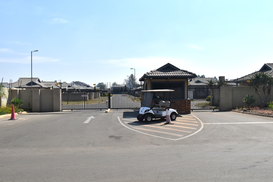 2 Bedroom Property for Sale in Andeon Gauteng