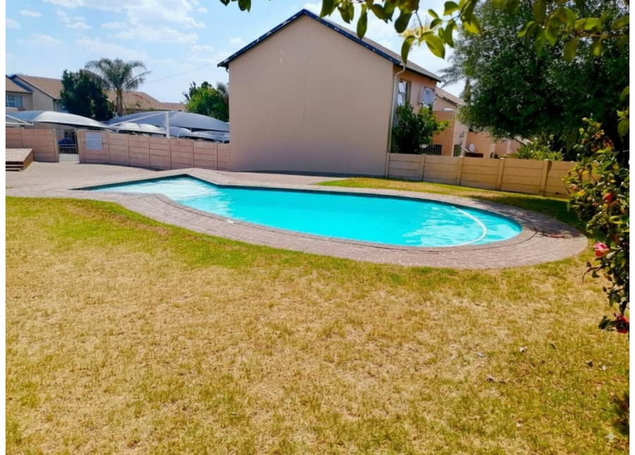2 Bedroom Property for Sale in Vorna Valley Gauteng