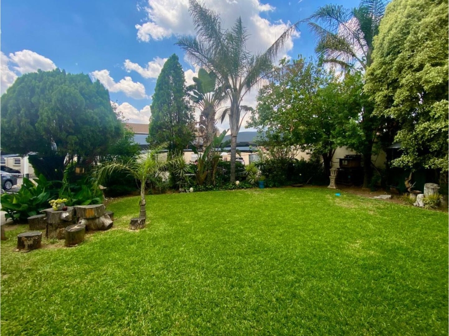 2 Bedroom Property for Sale in Vorna Valley Gauteng