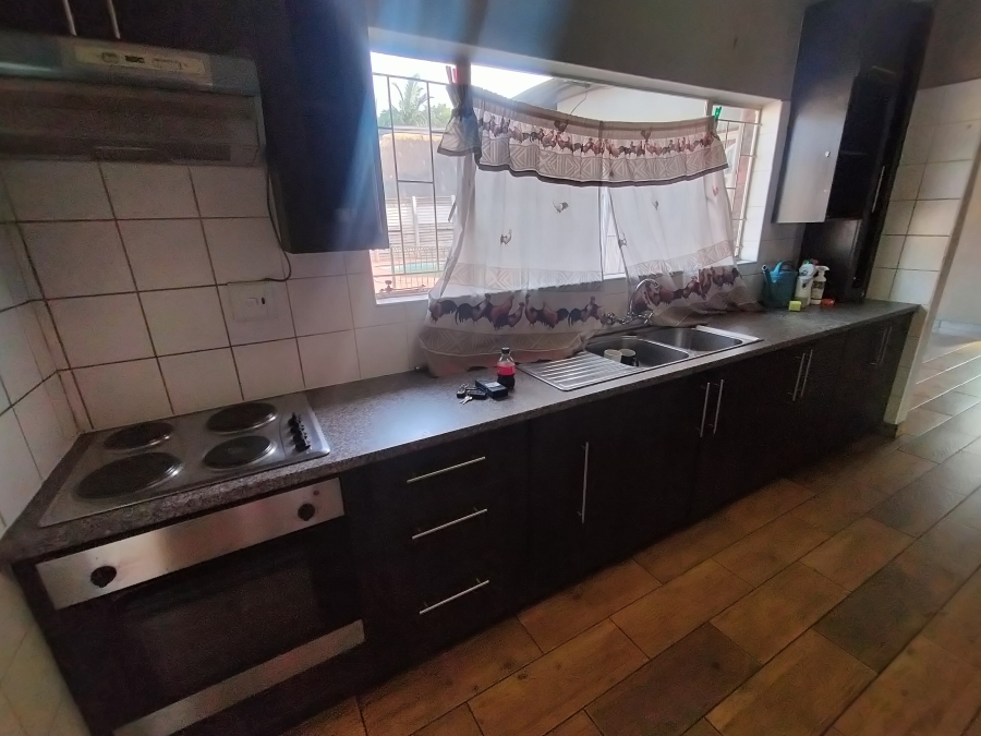 4 Bedroom Property for Sale in Dorandia Gauteng