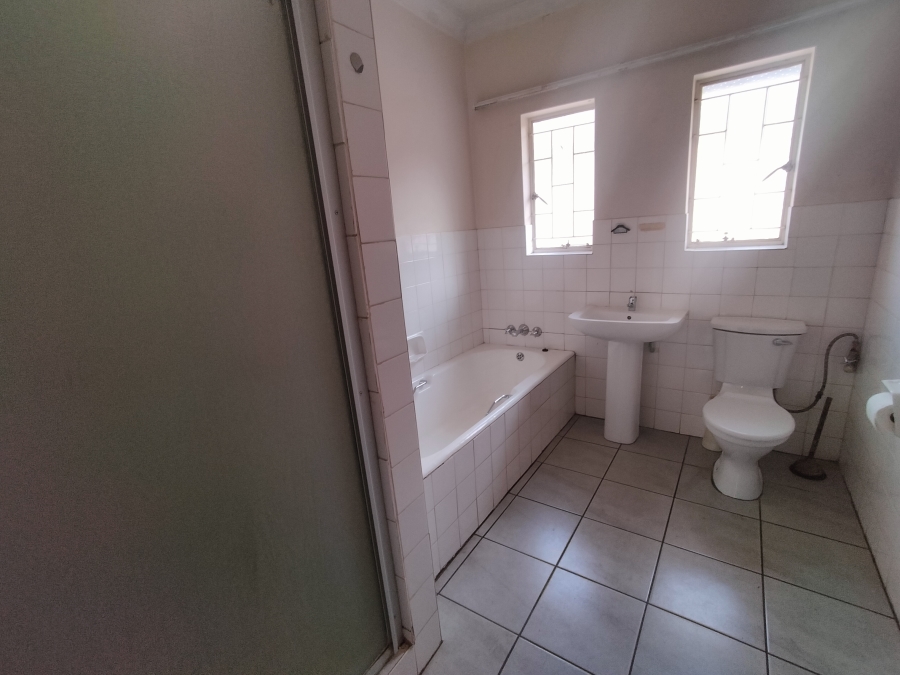 4 Bedroom Property for Sale in Dorandia Gauteng