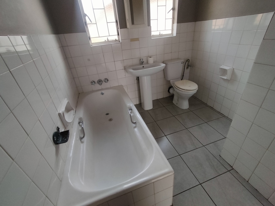 4 Bedroom Property for Sale in Dorandia Gauteng