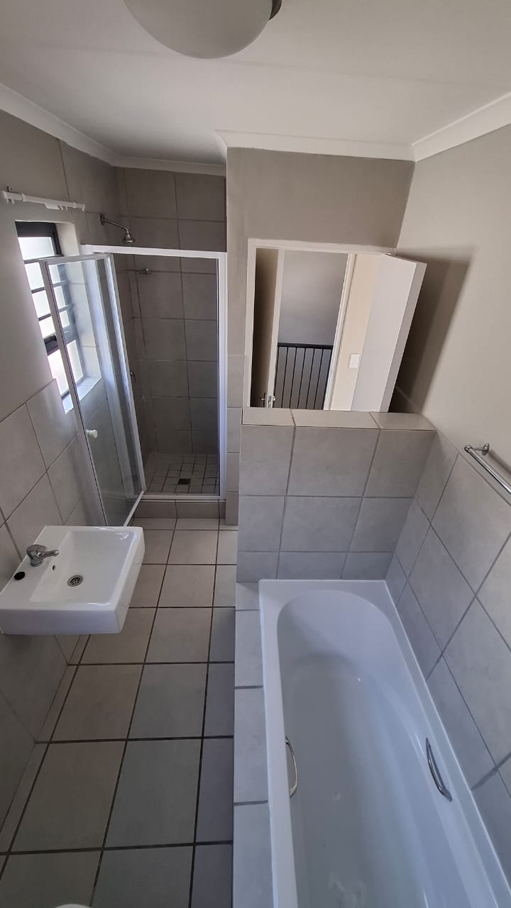 To Let 3 Bedroom Property for Rent in Noordwyk Gauteng