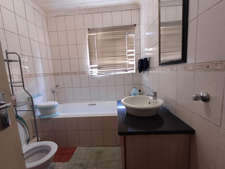 2 Bedroom Property for Sale in Noordwyk Gauteng