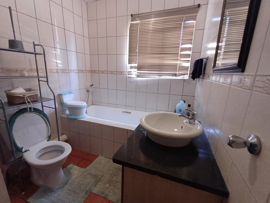 2 Bedroom Property for Sale in Noordwyk Gauteng