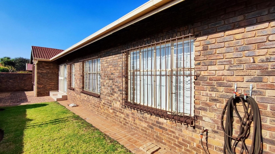 3 Bedroom Property for Sale in Birchleigh North Gauteng