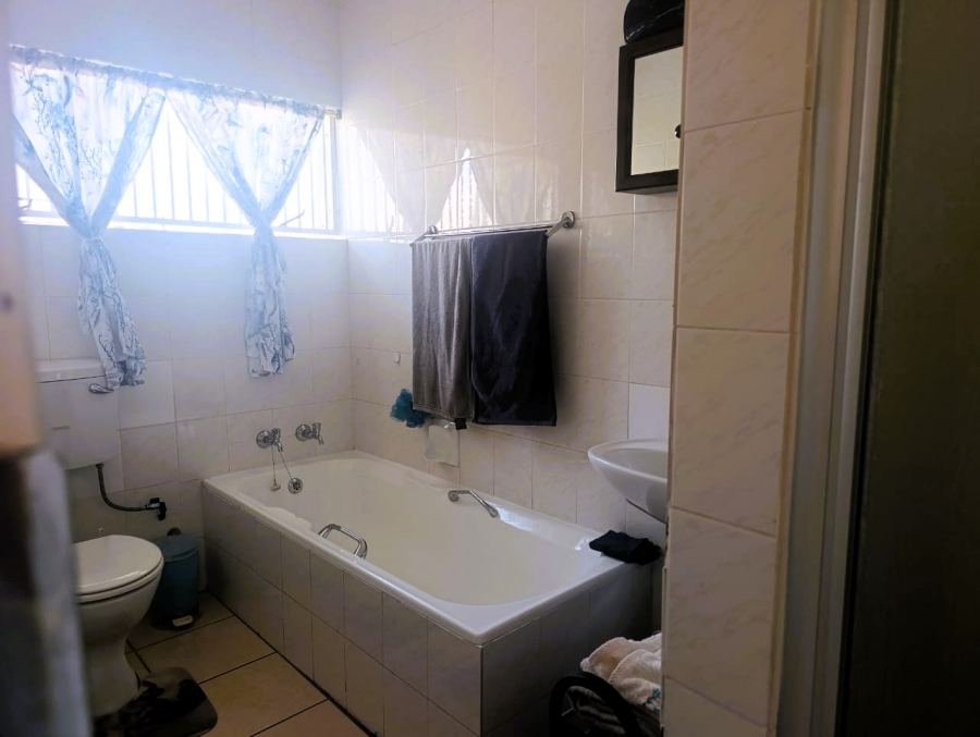 To Let 3 Bedroom Property for Rent in Brackenhurst Gauteng