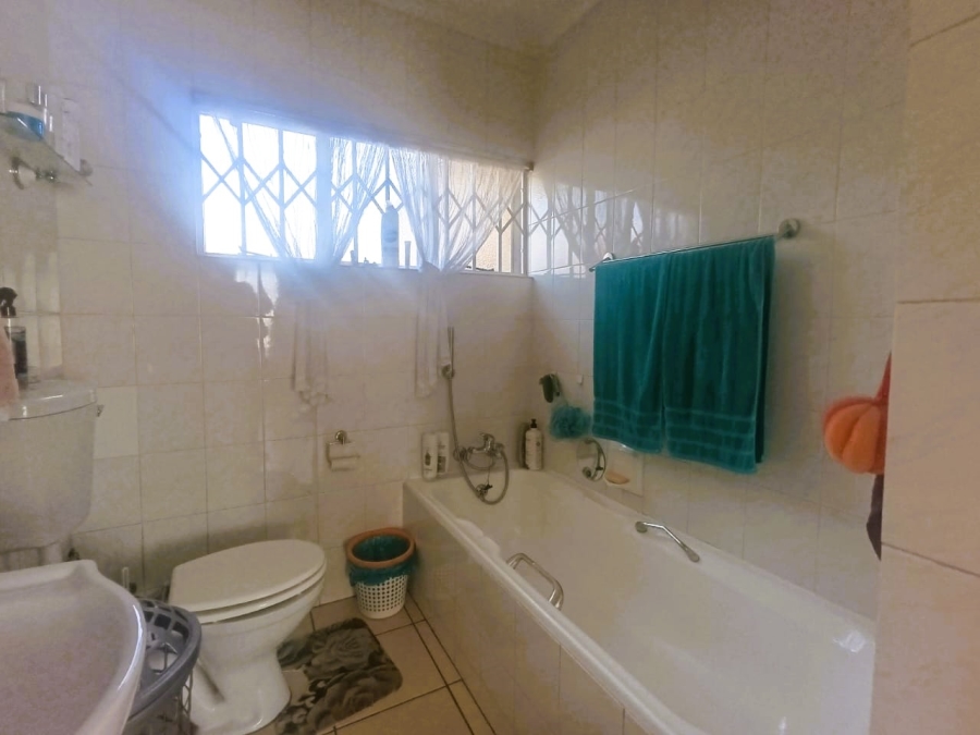 To Let 3 Bedroom Property for Rent in Brackenhurst Gauteng