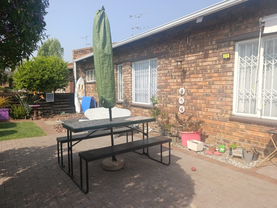 To Let 3 Bedroom Property for Rent in Brackenhurst Gauteng
