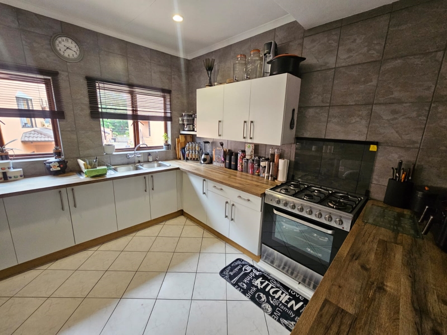 To Let 2 Bedroom Property for Rent in Hurlyvale Gauteng
