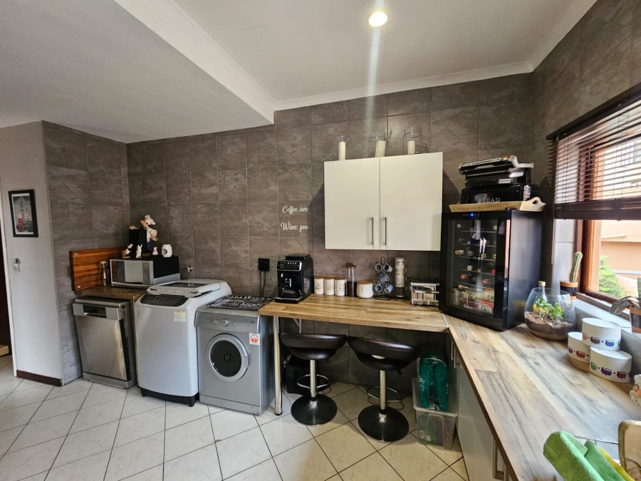 To Let 2 Bedroom Property for Rent in Hurlyvale Gauteng