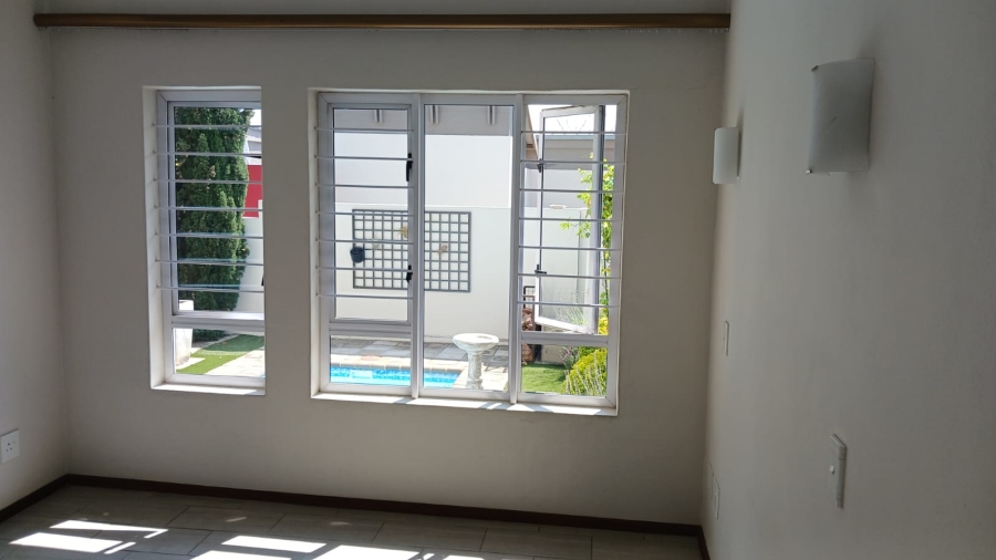 To Let 2 Bedroom Property for Rent in Broadacres Gauteng