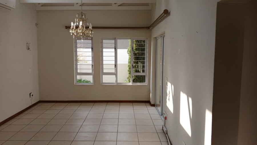To Let 2 Bedroom Property for Rent in Broadacres Gauteng