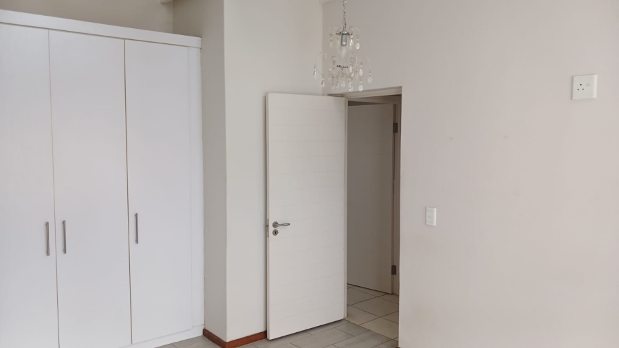 To Let 2 Bedroom Property for Rent in Broadacres Gauteng