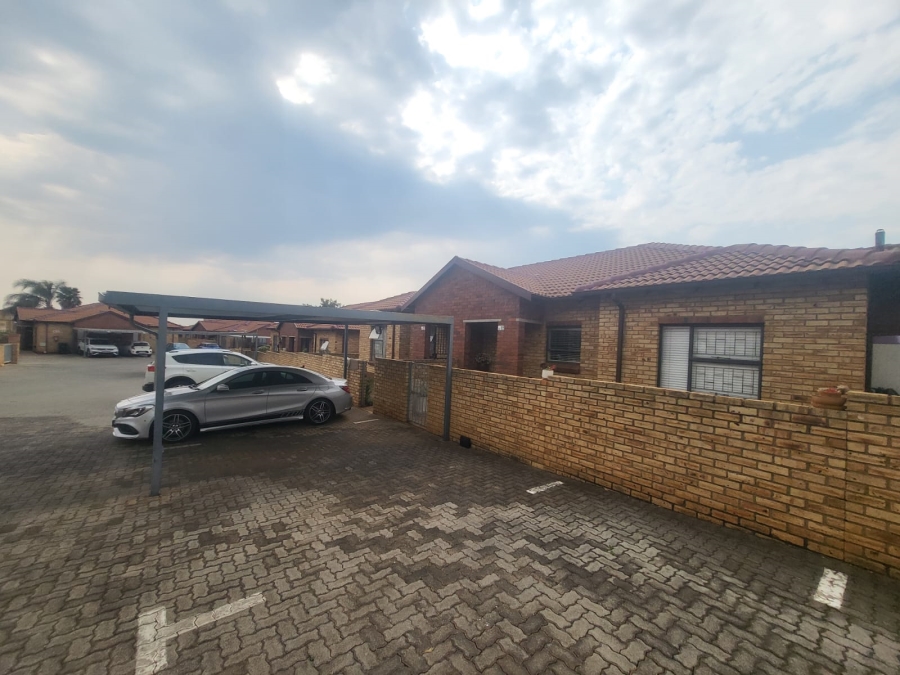 2 Bedroom Property for Sale in Florida Glen Gauteng
