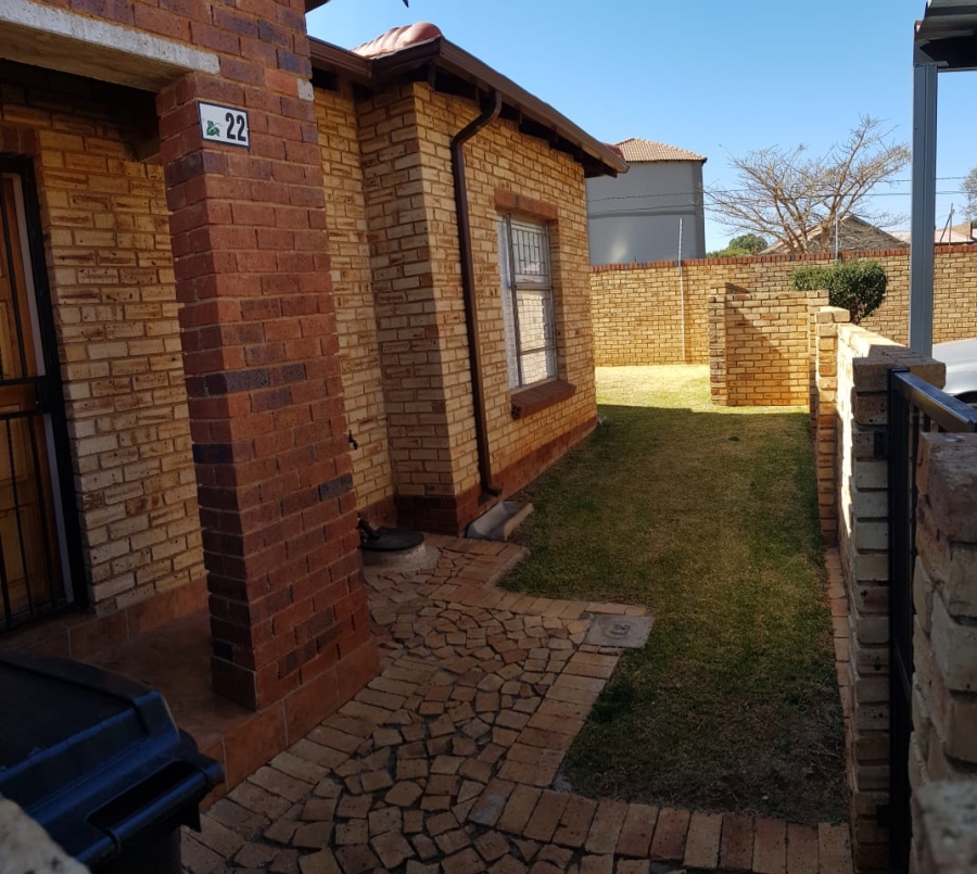 2 Bedroom Property for Sale in Florida Glen Gauteng