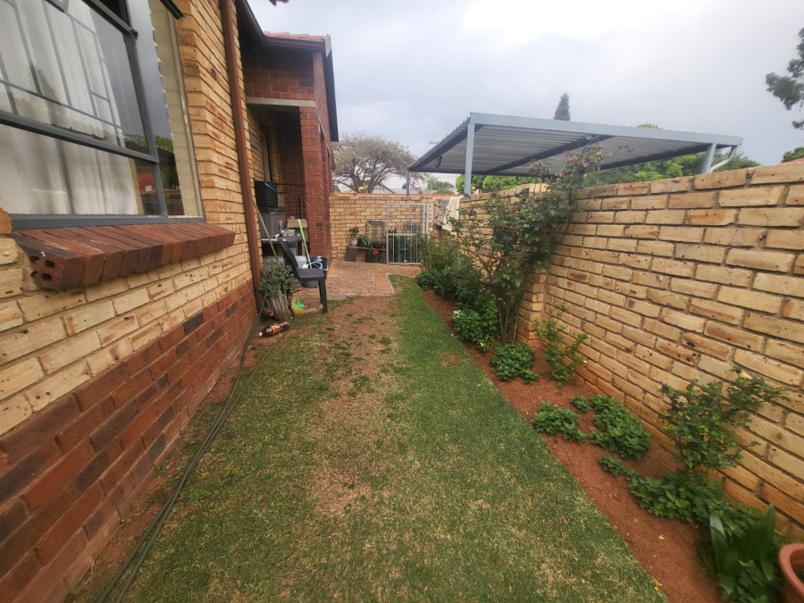 2 Bedroom Property for Sale in Florida Glen Gauteng