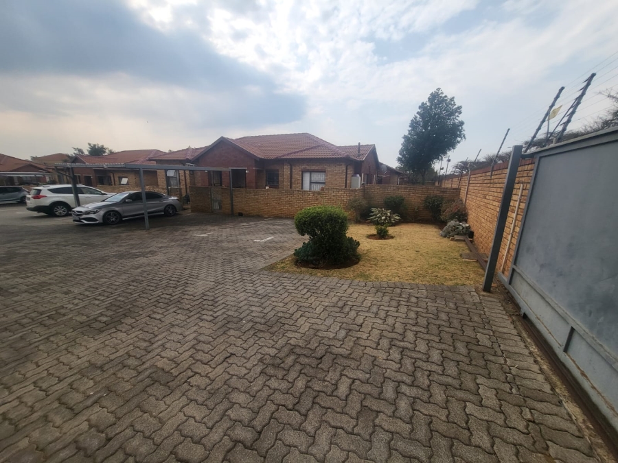 2 Bedroom Property for Sale in Florida Glen Gauteng