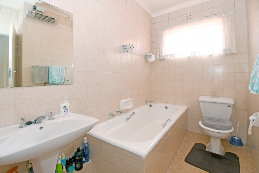 3 Bedroom Property for Sale in Corlett Gardens Gauteng