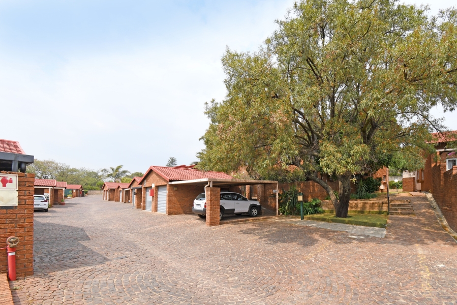3 Bedroom Property for Sale in Corlett Gardens Gauteng