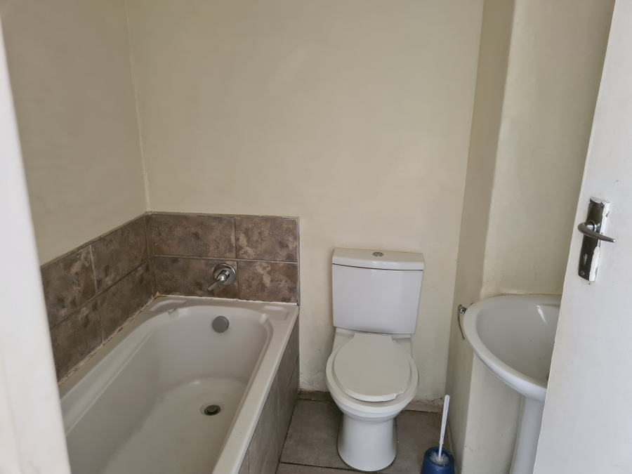 To Let 1 Bedroom Property for Rent in Discovery Gauteng