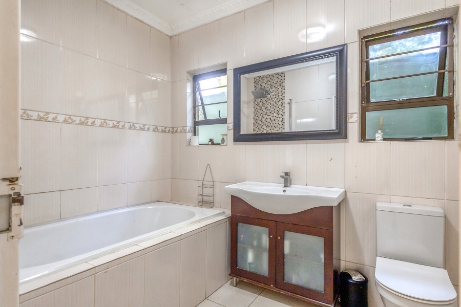 5 Bedroom Property for Sale in Beverley Gauteng