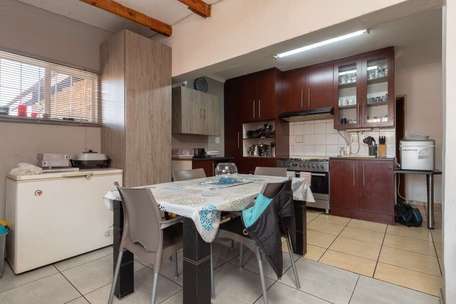 8 Bedroom Property for Sale in Glenvista Gauteng