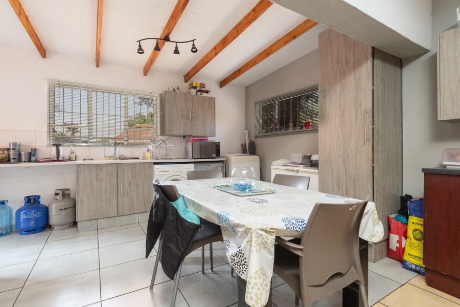8 Bedroom Property for Sale in Glenvista Gauteng
