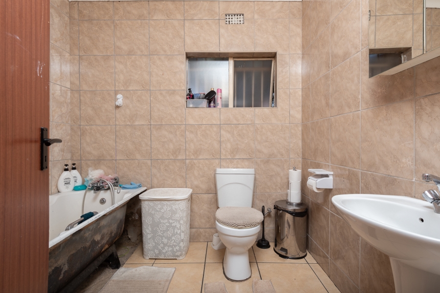 8 Bedroom Property for Sale in Glenvista Gauteng