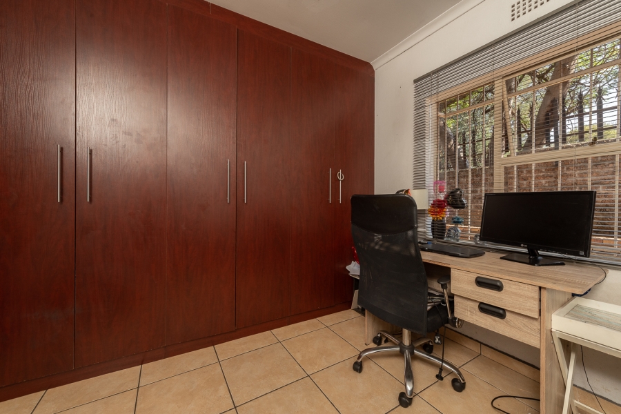 8 Bedroom Property for Sale in Glenvista Gauteng