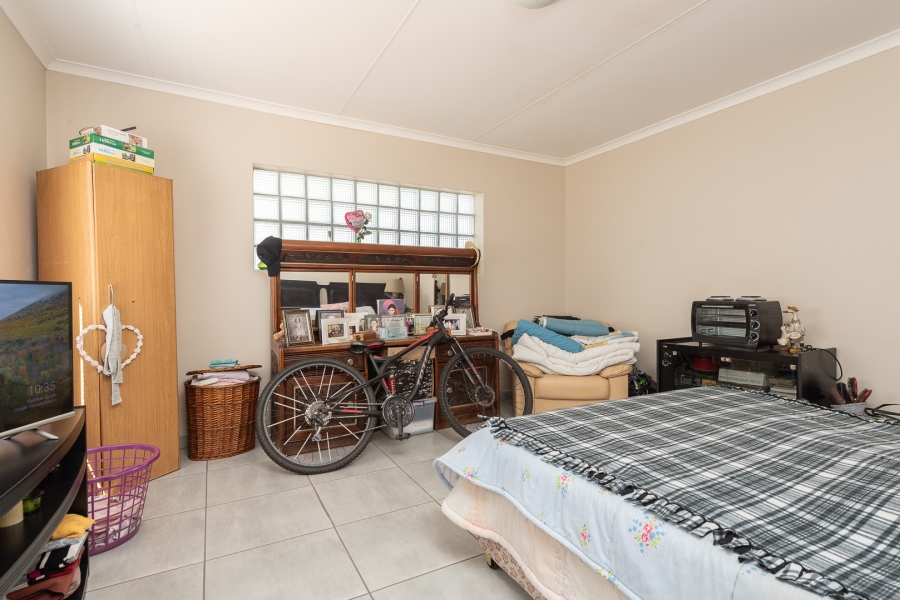 8 Bedroom Property for Sale in Glenvista Gauteng