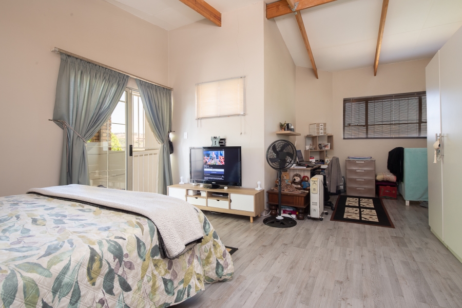 8 Bedroom Property for Sale in Glenvista Gauteng