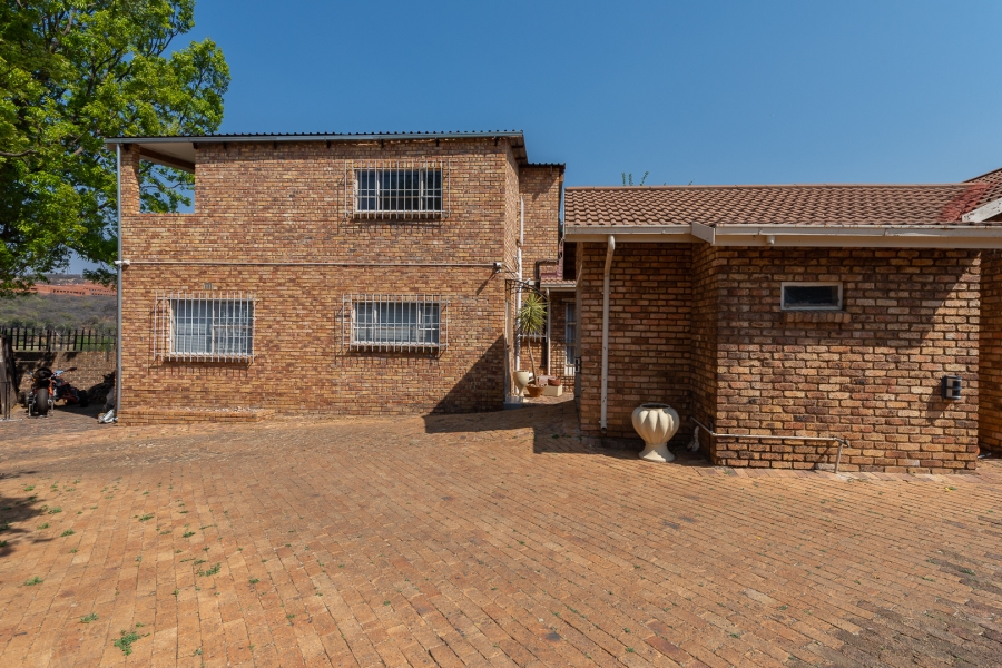 8 Bedroom Property for Sale in Glenvista Gauteng