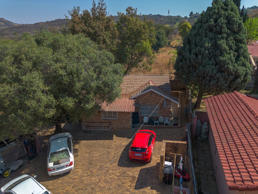 8 Bedroom Property for Sale in Glenvista Gauteng